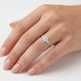 Anillo Trío de Diamantes Lab Corte Óvalo y Pera 1.37ct, Oro 14K