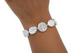 Pulsera de Perla Biwa con Medalla de San Benito