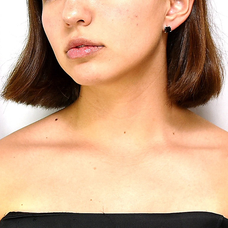 Broquel Cuadrado de Plata con  Circonia