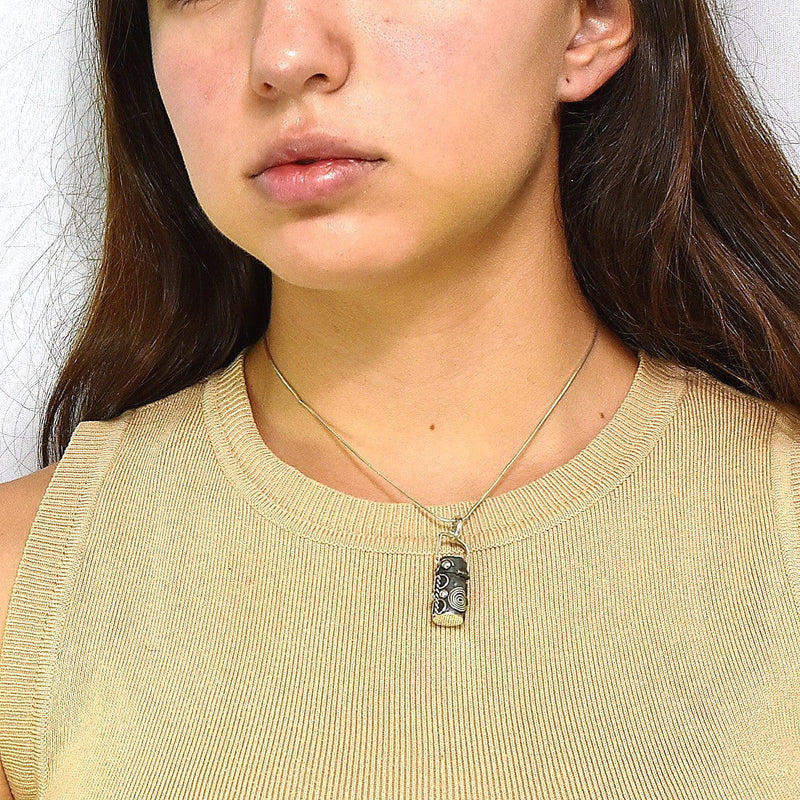 Dije De Urna Con Diseño